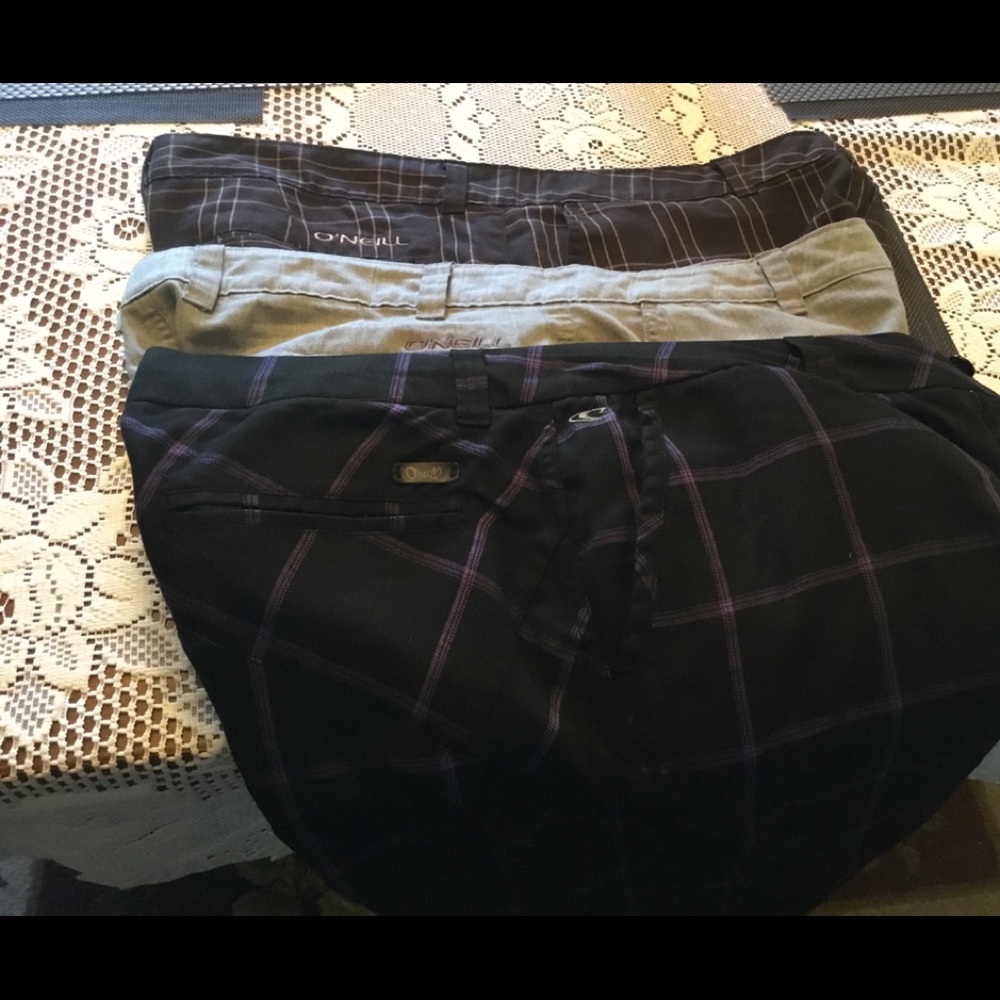 3 threat sale - 3 O’neill dress /golf shorts